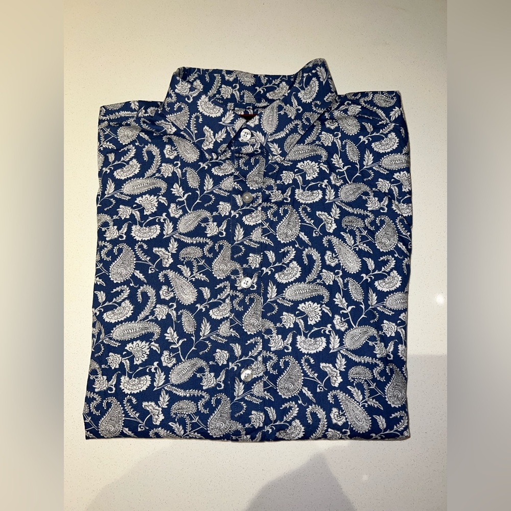 Untuckit Short Sleeve button up shirt - Size Large